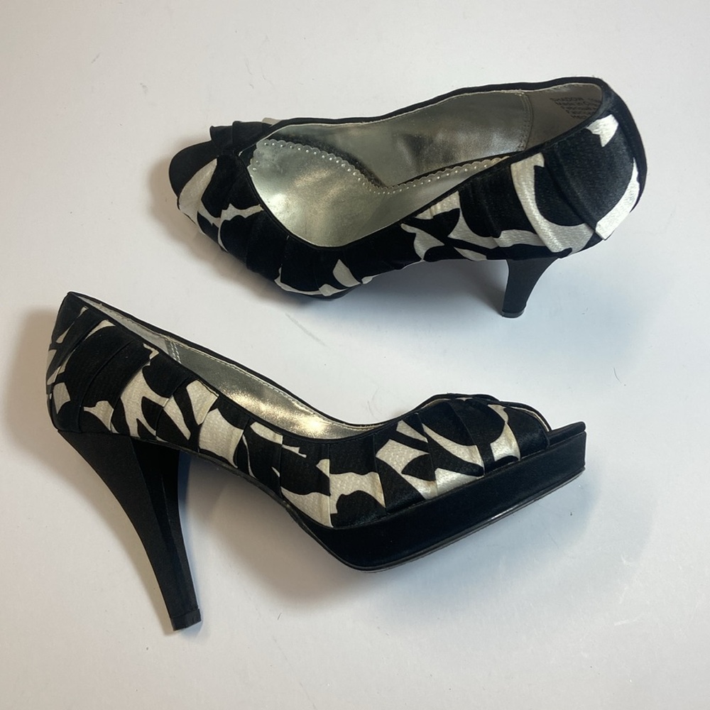 Michelangelo Black & White Satin Peep-Toe Dress Pumps - Size 10